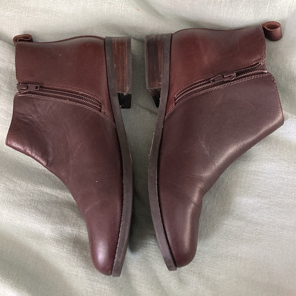 Vionic Nadelle Chelsea Boot - Picture 2 of 6